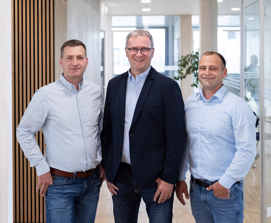 Führungsteam im Büro Ihr Kontakt zur Manfred Wucher GmbH